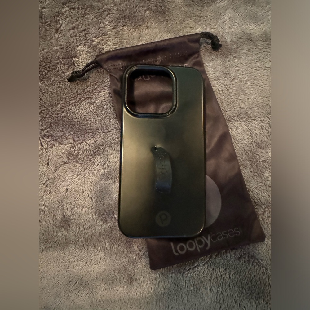 Black loopy case